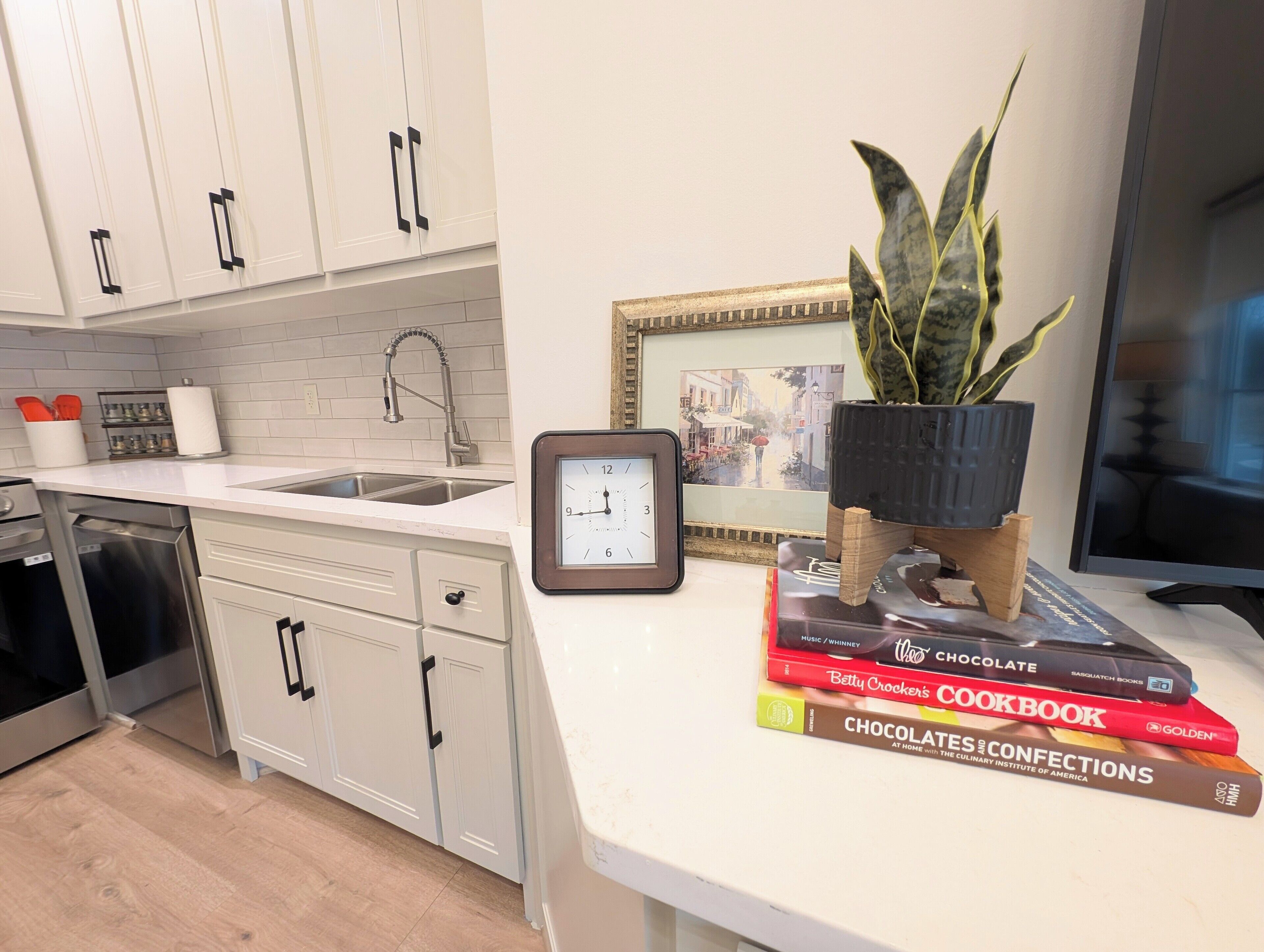 Micro-ondes, four, plaque de cuisson, lave-vaisselle