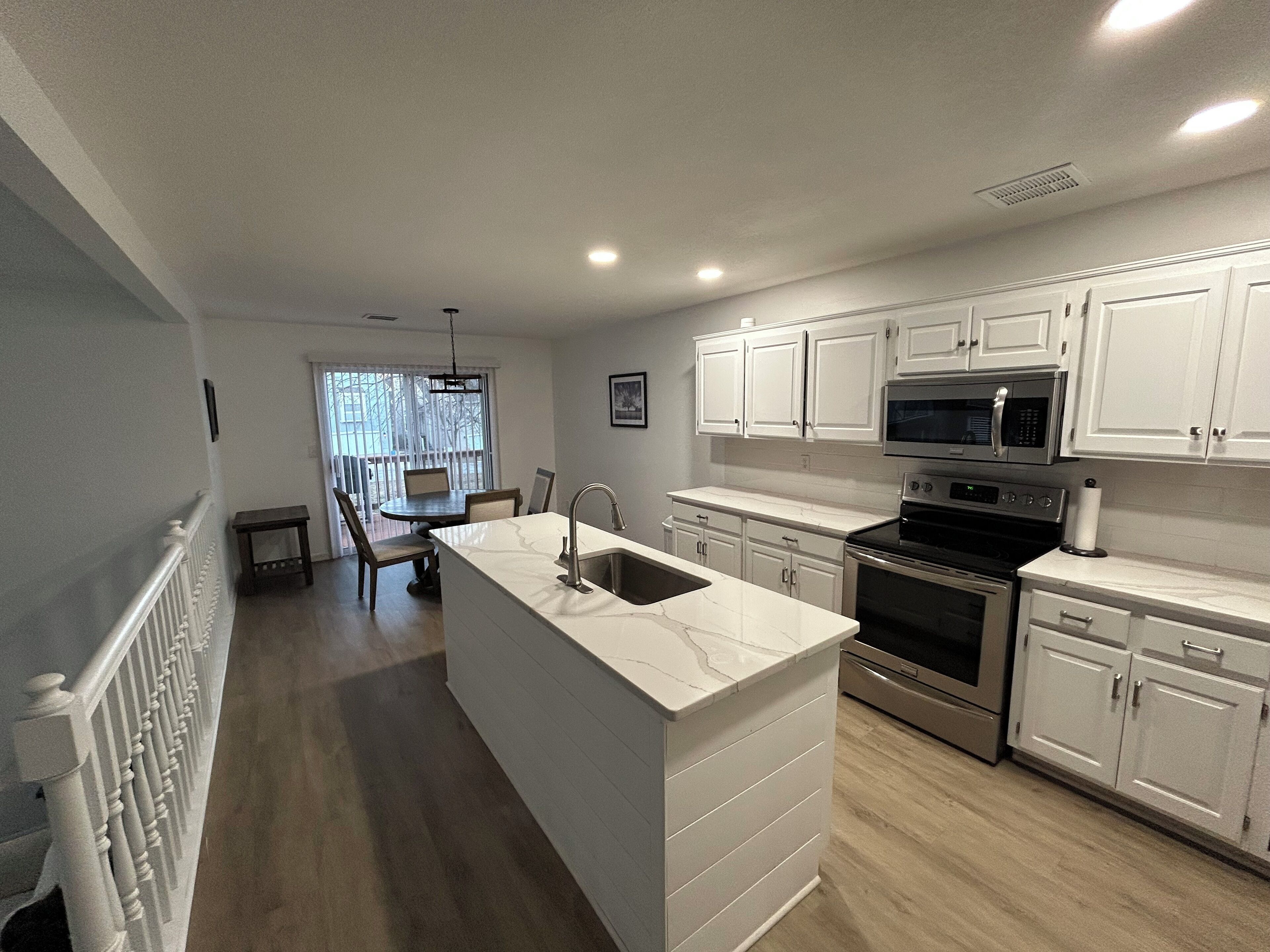 Mikrowelle, Ofen, Herdplatte, Geschirrspüler