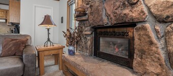 Slopeside Condo|Hot Tub|Free shuttle|Mountain View