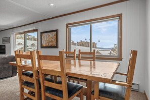 Dining - Slopeside Condo|Hot Tub|Free shuttle|Mountain View (Steamboat Springs)