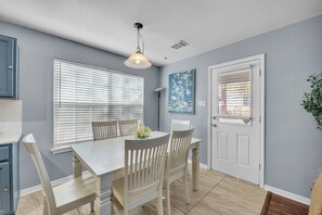 Dining - Cozy 3BR Duplex in Prime Austin | Near Downtown (Austin)