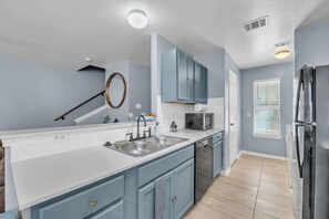 Private kitchen - Cozy 3BR Duplex in Prime Austin | Near Downtown (Austin)