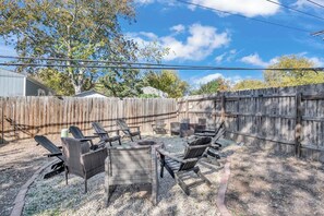 Property grounds - Cozy 3BR Duplex in Prime Austin | Near Downtown (Austin)