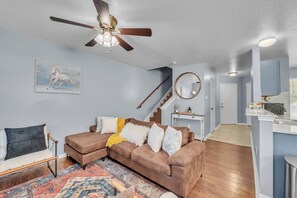 TV - Cozy 3BR Duplex in Prime Austin | Near Downtown (Austin)