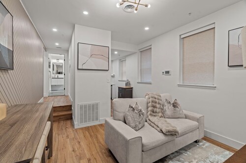 Wonderful 2-bedroom apartment with AC in vibrant South St Philadelphia