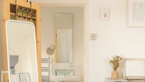 Apartment, 2 Schlafzimmer, Stadtblick | Verdunkelungsvorhänge, Bügeleisen/Bügelbrett, kostenloses WLAN