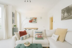 Living area - 197 Cathedral Road (Cardiff)