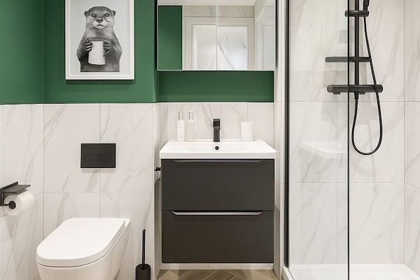 Apartment, 2 Bedrooms, City View | Bathroom | Free toiletries, hair dryer, soap, shampoo
