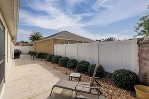 Terrace/patio - New listing, seasoned host! 3/2, FREE golf, 4-seat cart, RESIDENT pass (The Villages)