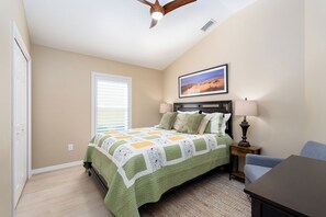 3 bedrooms, iron/ironing board, WiFi, bed sheets - New listing, seasoned host! 3/2, FREE golf, 4-seat cart, RESIDENT pass (The Villages)