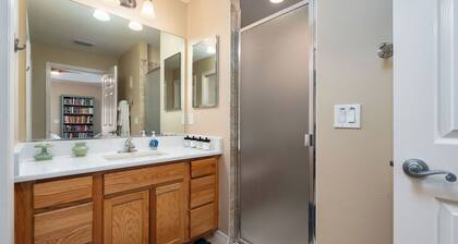 New listing, seasoned host! 3/2, FREE golf, 4-seat cart, RESIDENT pass