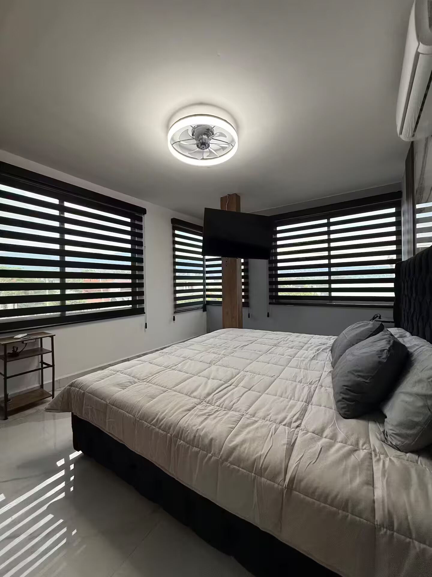 2 slaapkamers, een strijkplank/strijkijzer, wifi, beddengoed