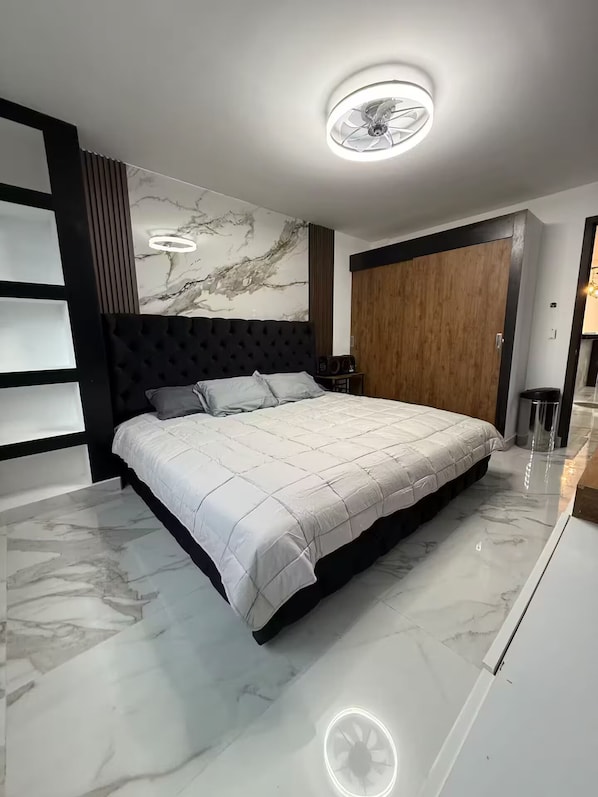 2 chambres, fer et planche à repasser, Wi-Fi, draps fournis