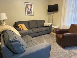 Smart TV, books - Cozy 2-bedroom cottage in historic Calumet (calumet)