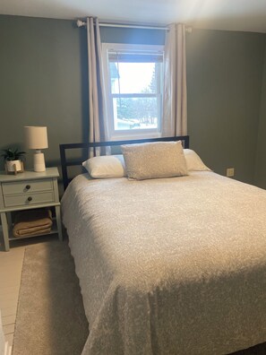 2 bedrooms, free WiFi, bed sheets - Cozy 2-bedroom cottage in historic Calumet (calumet)