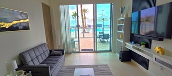 Luxury 2BR in Downtown Fort Myers Pool & Terrace