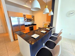 Microwave, oven, stovetop, dishwasher - Luxury 2BR in Downtown Fort Myers Pool & Terrace (Fort Myers)