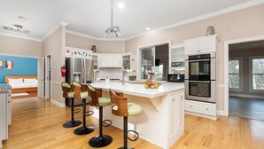 Private kitchen - Dome|Golf&Sim|Bocce|Theater|HotTub|Sauna|ColdPlnge (Oakhurst)