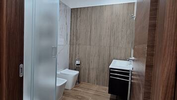 Superior-Zimmer, Balkon, Stadtblick | Badezimmer