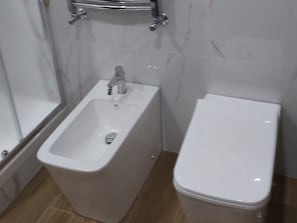 Camera Superior, balcone, vista città | Bagno