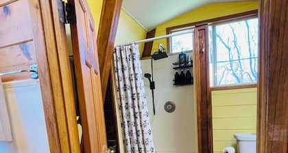 Cozy 2-Bedroom Cabin in Tranquil Lake Montezuma with AC