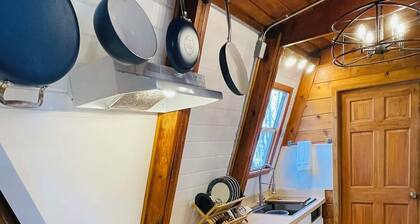 Cozy 2-Bedroom Cabin in Tranquil Lake Montezuma with AC