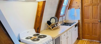 Cozy 2-Bedroom Cabin in Tranquil Lake Montezuma with AC
