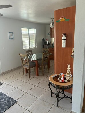 Dining - Caleta Tortuga scenic view ensenda Honda (Culebra)