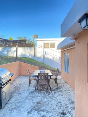 Outdoor dining - Caleta Tortuga scenic view ensenda Honda (Culebra)