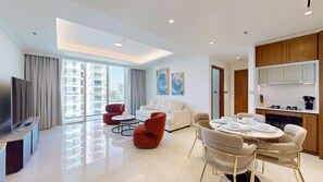 TV - Classy 1 Bedroom lYacht Views l Private Beach (Emaar Beachfront)