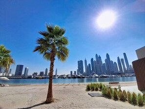 Beach - Classy 1 Bedroom lYacht Views l Private Beach (Emaar Beachfront)