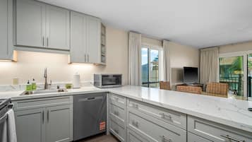 Condo, 2 habitaciones, vista parcial al océano | Cocina privada