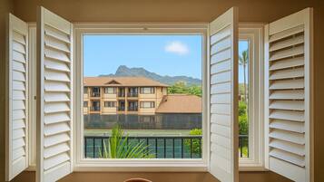 Condo, 2 Bedrooms, Partial Ocean View | Bahagian dalam