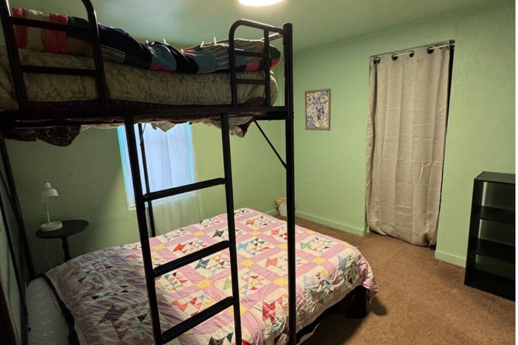 2 chambres, fer et planche à repasser, accès au Wi-Fi (inclus)