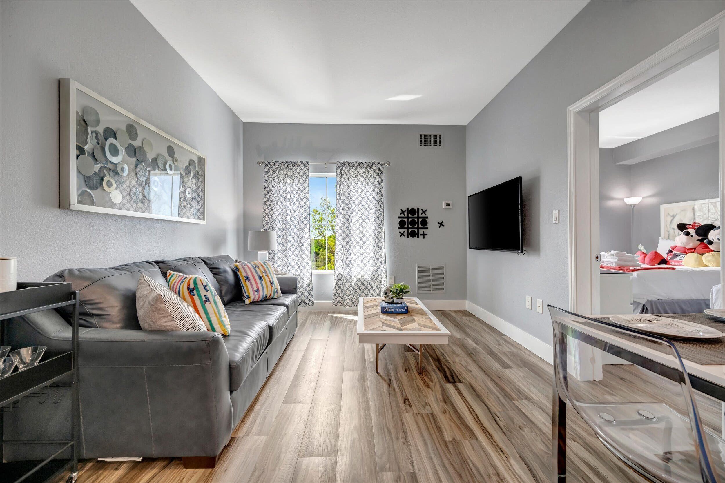 画廊公寓式客房, 1 间卧室, 热水浴缸 | 起居区 | 50-英寸智能电视（配备数码频道）、桌上足球、玩具