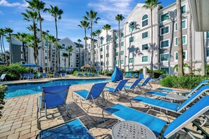 Outdoor pool, open 8:00 AM to 8:00 PM, pool umbrellas, sun loungers - 8303 Palm Disney (Orlando)