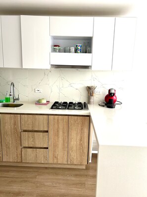 Fridge, oven, stovetop, coffee/tea maker - Comfortable small apartment with excellent view! (Bogotá)