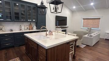 Télévision, cheminée