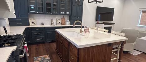 Micro-ondes, four, plaque de cuisson, lave-vaisselle