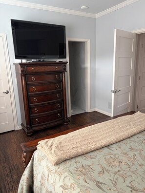 1 bedroom, iron/ironing board, WiFi, bed sheets - Cozy 1-bedroom bed & breakfast in charming Dallas with AC (Dallas)