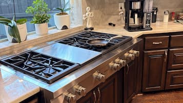 コーヒー / ティーメーカー、調理器具と食器
