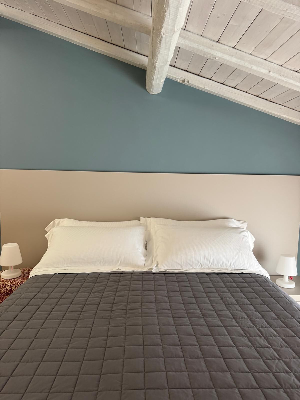 Deluxe kamer, 1 twee- of 2 eenpersoonsbedden, uitzicht op binnenplaats | Luxe beddengoed, verduisterende gordijnen, geluiddichte muren