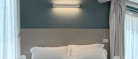 Dobbelt- eller tomannsrom – deluxe, byutsikt | Blendingsgardiner, lydisolert og wi-fi (inkludert)