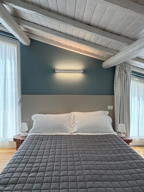 Deluxe Double or Twin Room, City View | Blackout drapes, soundproofing, free WiFi - B&B Dimora delle Province (Catania)