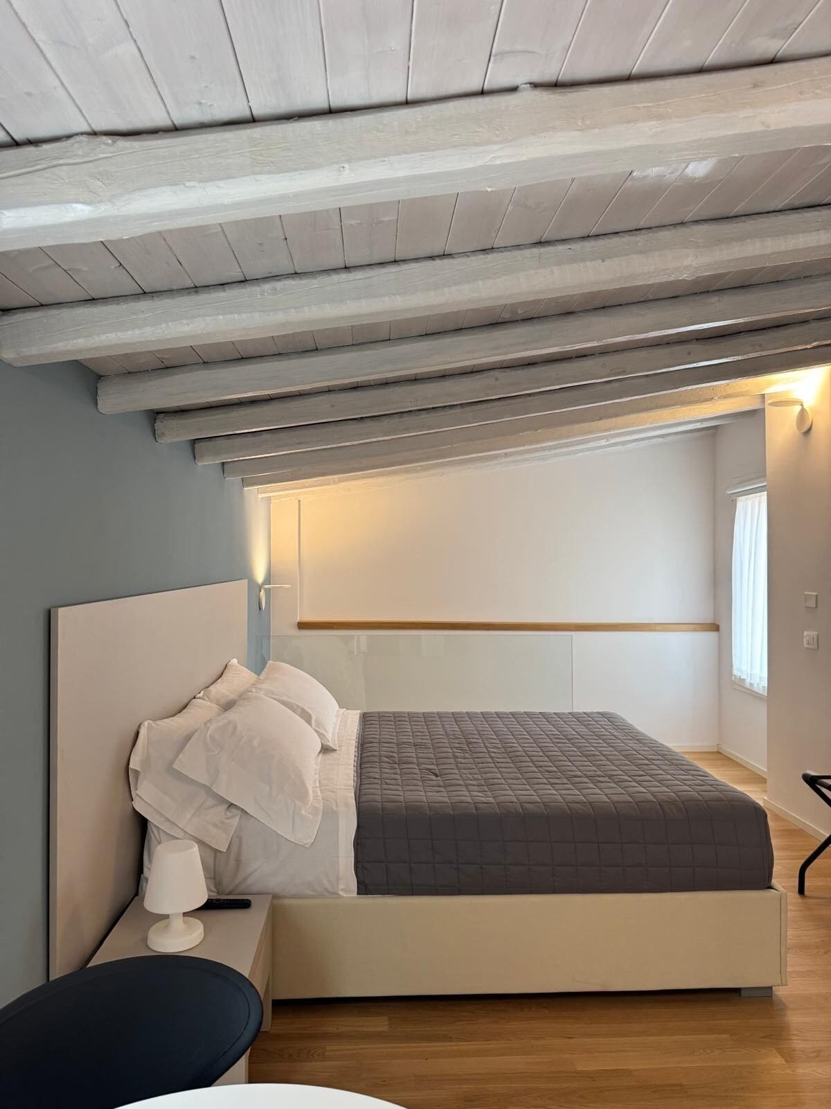 Exclusieve kamer, 1 twee- of 2 eenpersoonsbedden, uitzicht op stad | Luxe beddengoed, verduisterende gordijnen, geluiddichte muren