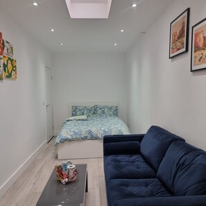 1 bedroom, iron/ironing board, free WiFi, bed sheets - Brand New Studio Apartment (Barking)