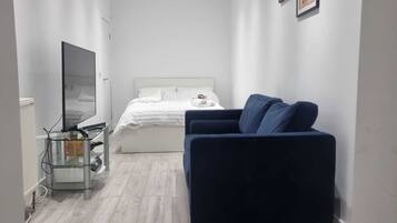 Iron/ironing board, WiFi, bed sheets