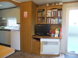 Suite, Ensuite (Torbay Caravan) | Living area