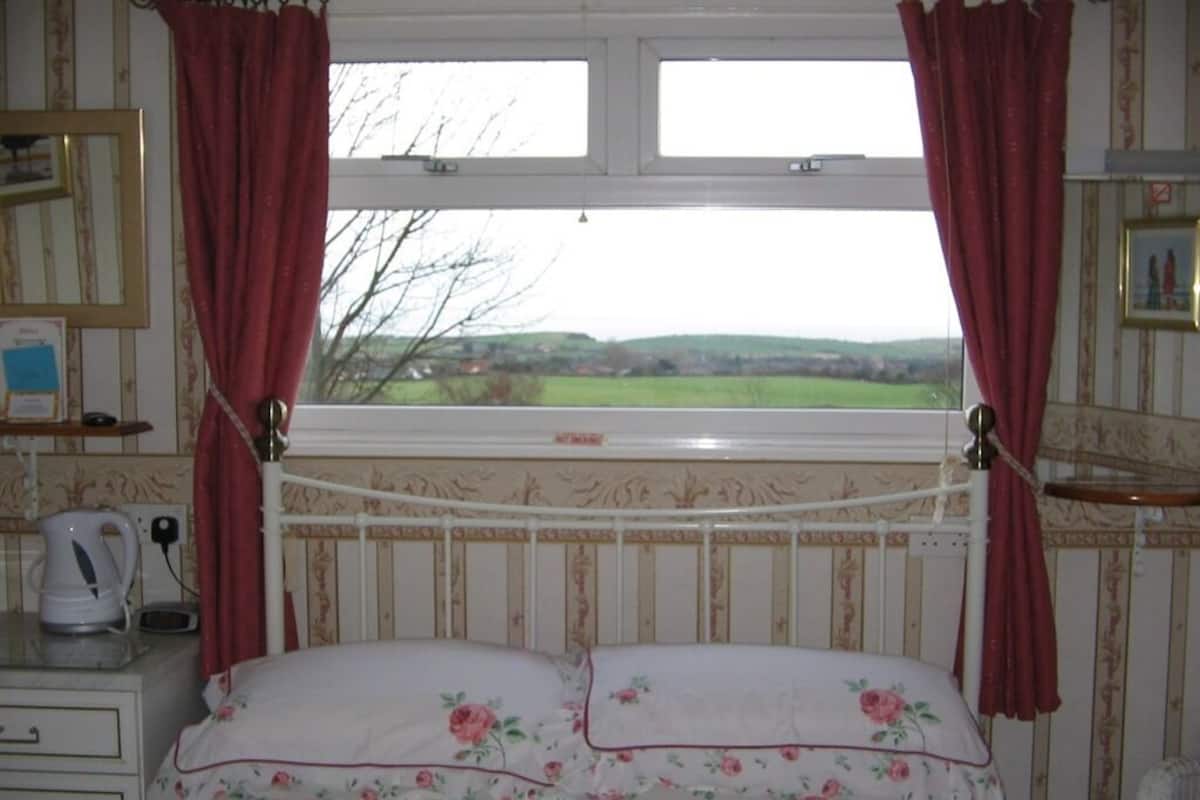 Double Room, Ensuite, Partial Sea View
