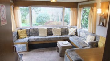 Suite, Ensuite (Torbay Caravan) | Living area